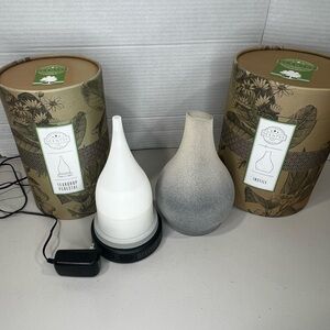 Scentsy White Teardrop Aroma Diffuser and Shade